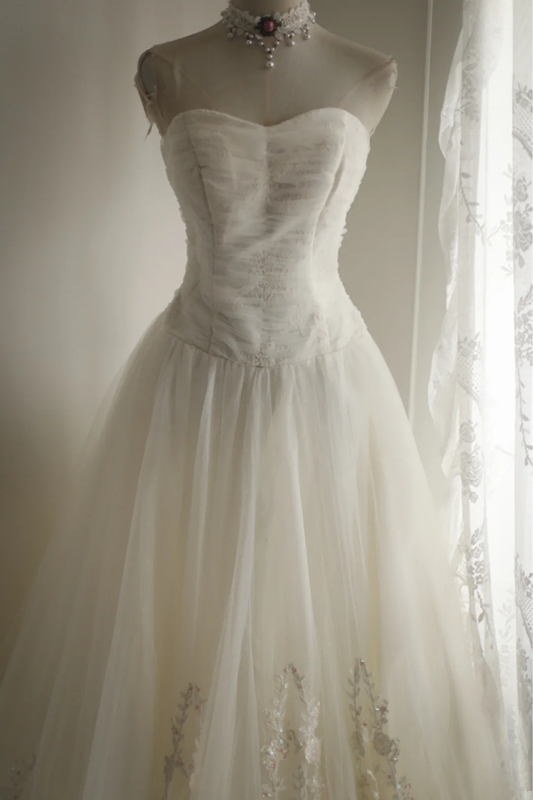 White strapless, fitted A-line tulle long ball gown/bridal dress R6760