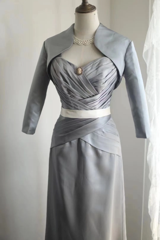 Grey halter-neck, fitted, pleated, elegant long ball gown R6839