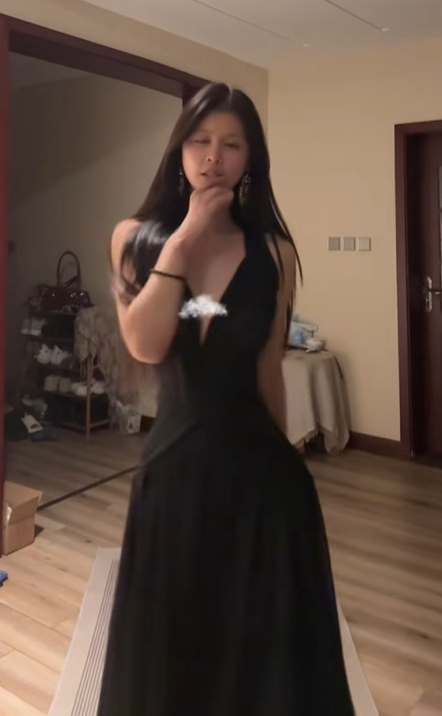 Black Halter Neck Waist-Cinched Fitted Floor-Length Prom Dress R7120