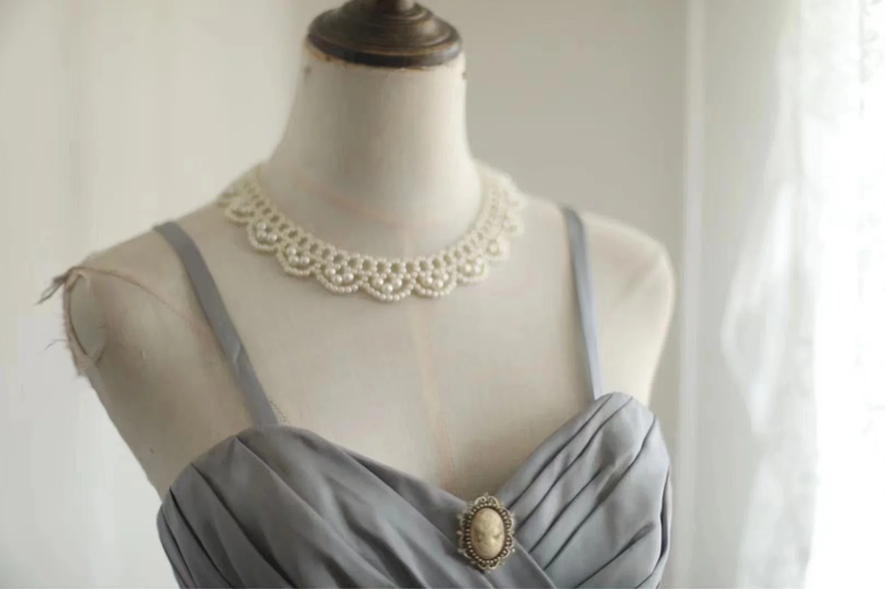 Grey halter-neck, fitted, pleated, elegant long ball gown R6839