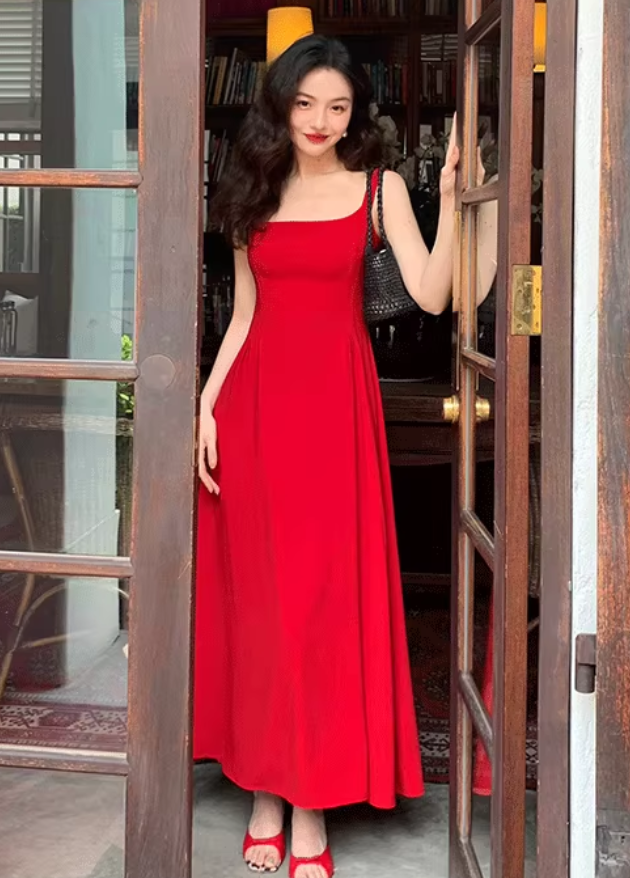 Retro red suspender dress with elegant waist and square neck, gentle A-line long skirt R1431