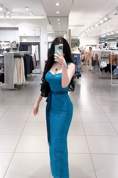 Blue halter-neck, fitted waist, elegant and sexy long ball gown R7908
