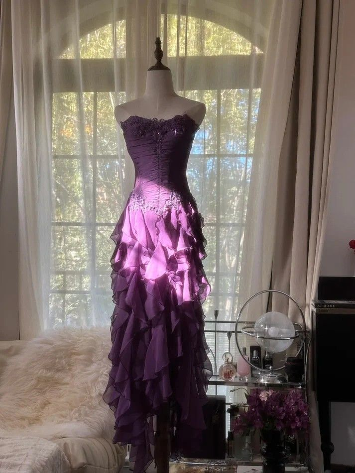 A stunning purple strapless, fitted, bodycon ball gown R6561