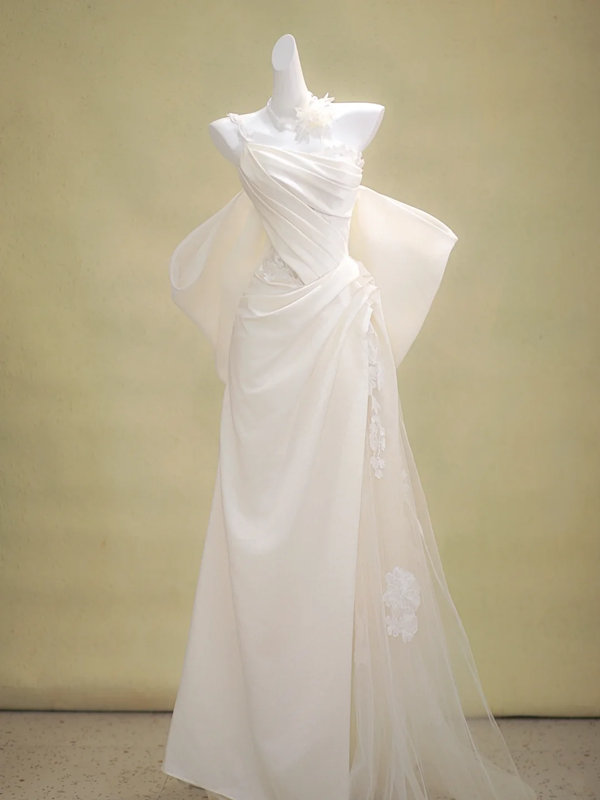 White one-shoulder slim waist pleated maxi bridal gown R5769