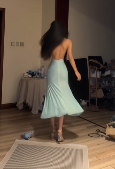 Light Blue Halter Neck Waist-Cinched Fitted Floor-Length Prom Dress R7121