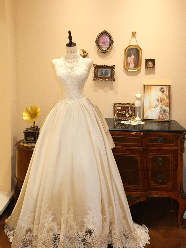 White strapless lace-trimmed, fitted, long wedding dress with flared lace trim R6602
