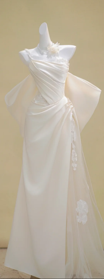 White one-shoulder slim waist pleated maxi bridal gown R5769