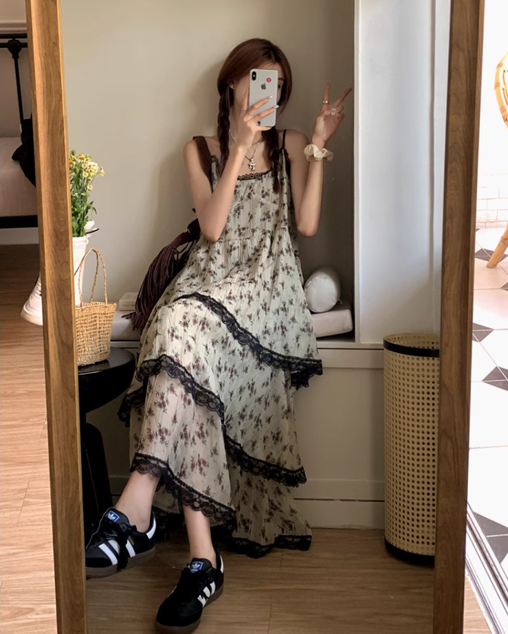 Fairy floral sling cake skirt retro college style v-neck tea break French niche design dress R1733