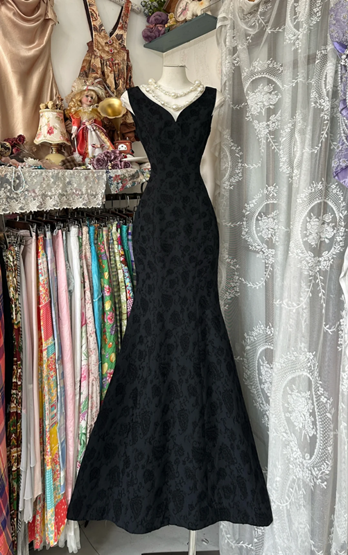 Black sleeveless embroidered waist sexy fishtail maxi ball gown R6163