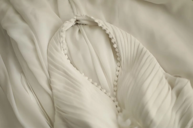 White fitted halter neck pleated sexy long ball gown R6802