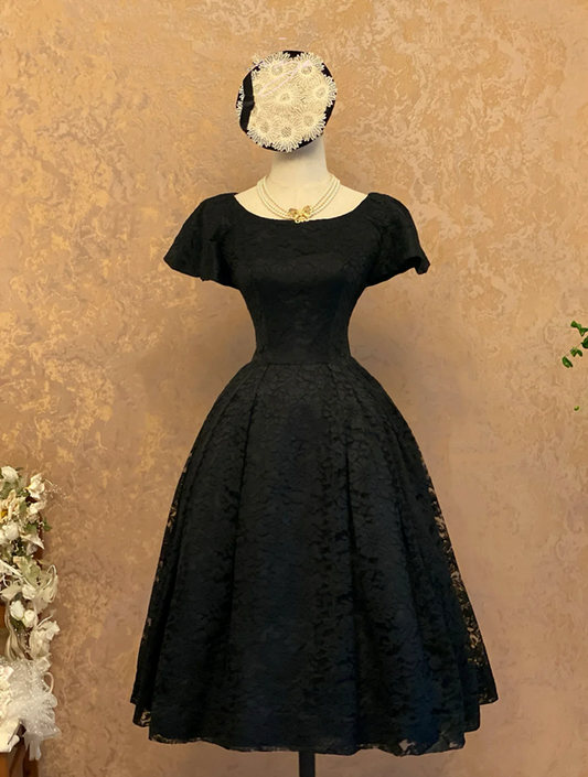 Black Prom Dress with Round Neck, Fitted Waist, Slim Fit and A-Line Skirt R7315