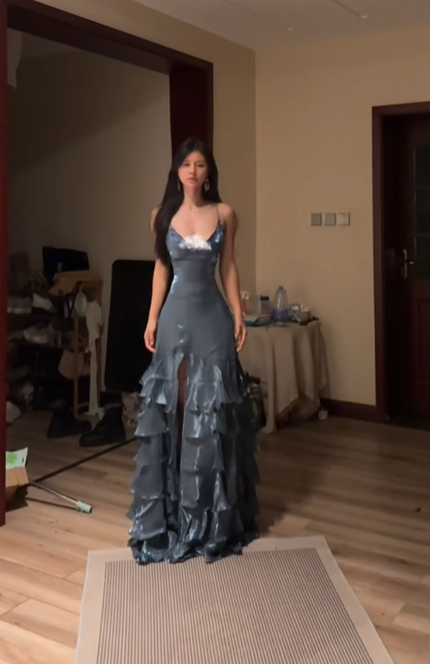 Gray Spaghetti Strap Waist-Cinched Fitted Tiered Ruffle Hem High-Slit Sexy Prom Dress R7122