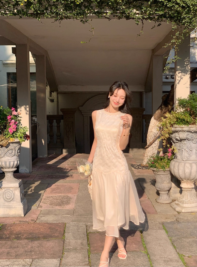 White moonlight temperament long skirt new summer style high-end waist slimming dress R4343