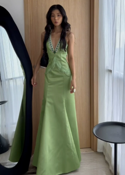 Elegant Green Sheath V-neck Satin Bodycon Maxi Prom Dress Evening Dress RS521