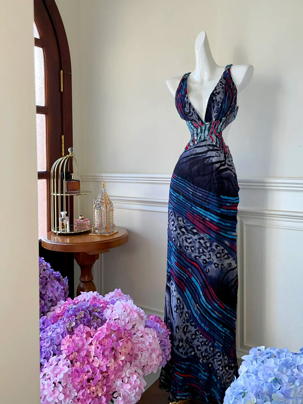 Blue halter neck design, printed, fitted long ball gown R6882