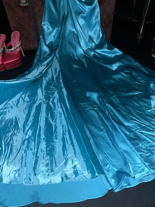 Lake blue one-shoulder fitted waist slim-fit pleated long ball gown R7042