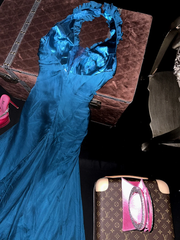 Blue halter-neck fitted long ball gown R7047