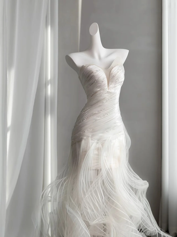 White strapless fitted long ball gown/bridal dress R8854