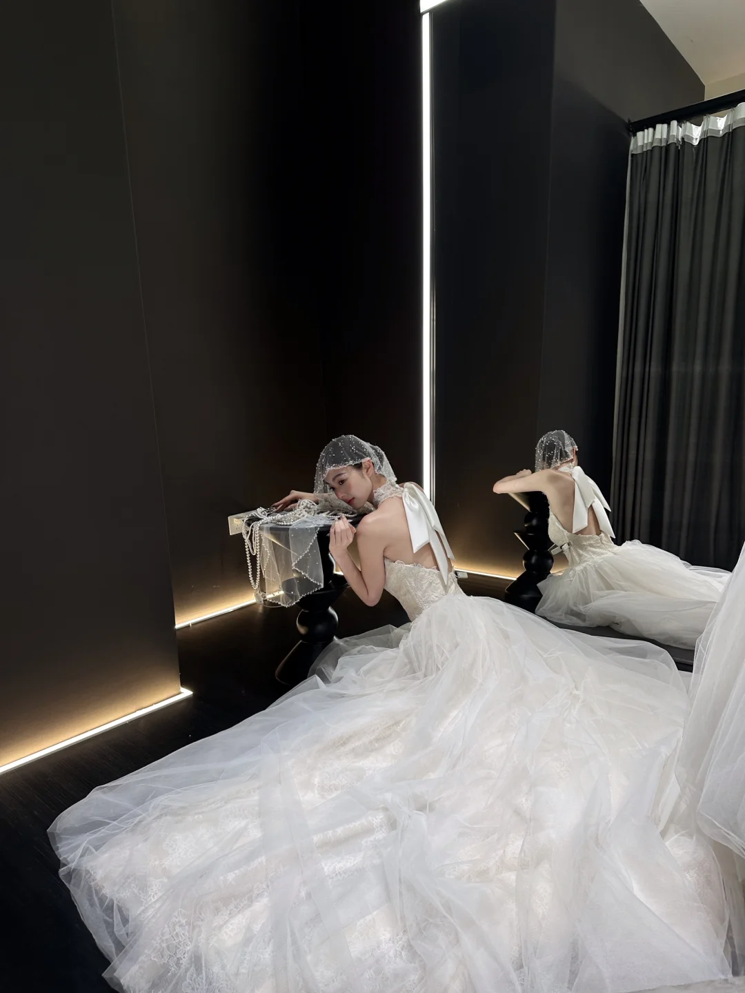 White lace elegant halter neck slim waist long dress bridal gown R6049