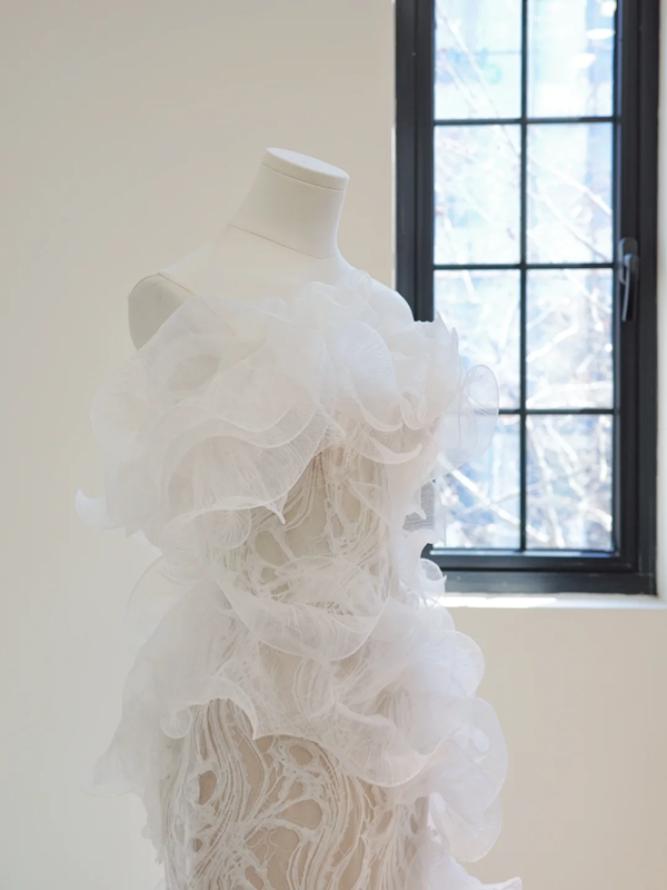 White strapless, fitted waist, long fishtail skirt, sexy ball gown, bridal dress R8511