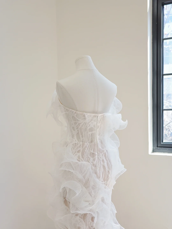 White strapless, fitted waist, long fishtail skirt, sexy ball gown, bridal dress R8511