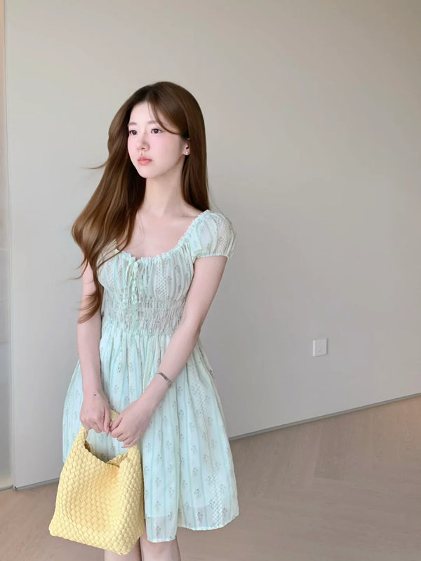 Light blue short-sleeved slim-waist A-line skirt R5031