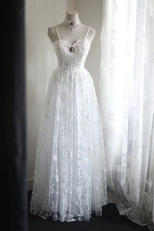 White halter-neck fitted lace maxi ball gown R6767