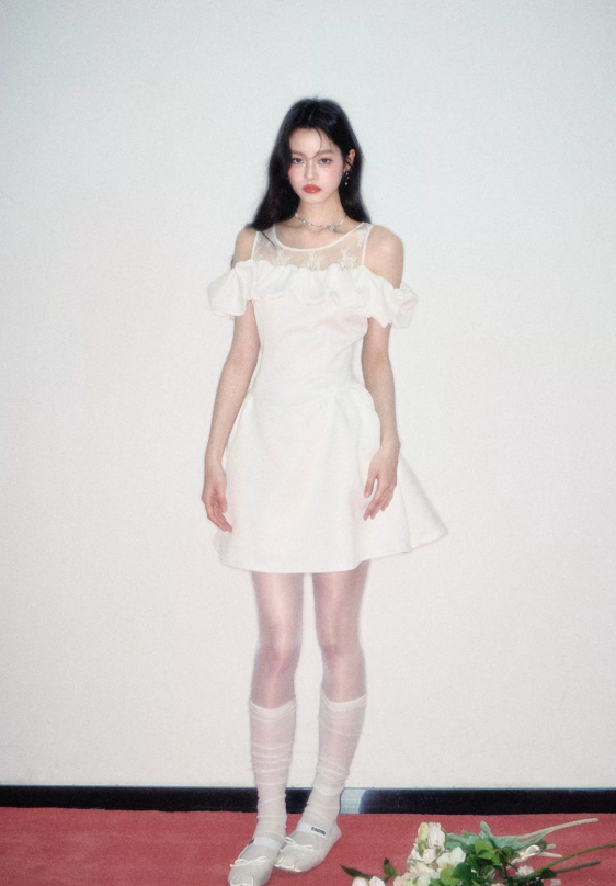 Women French Romantic Style Dress With Sheer Lace Top And Satin Flared Skirt R9415