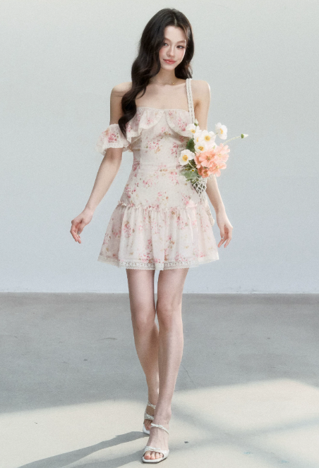 Summer Vacation Style Chiffon Dress With Ruffled Neckline And Fitted Waist R9428