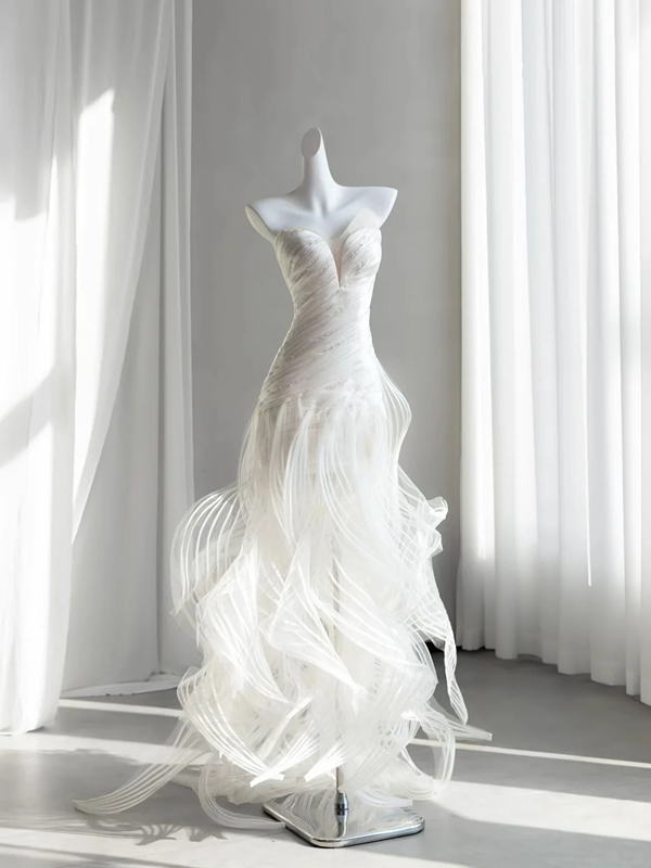 White strapless fitted long ball gown/bridal dress R8854