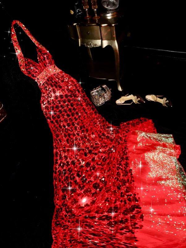 Red halter-neck sequined fitted long ball gown R7007