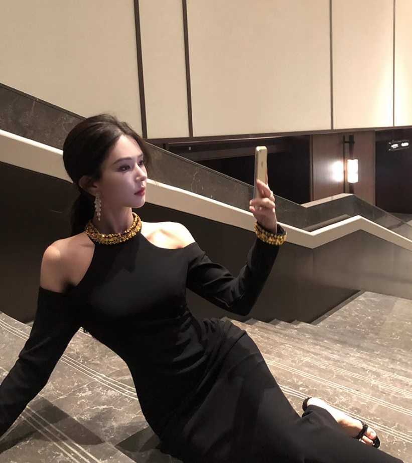 Hepburn style French black dress high-end niche temperament heavy work halter neck dress R1782