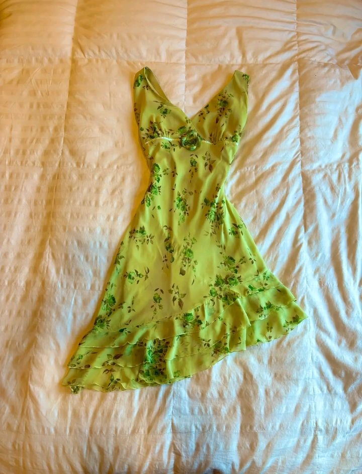 Yellow green floral V-neck sexy waist irregular skirt design short skirt homecoming dress R2618