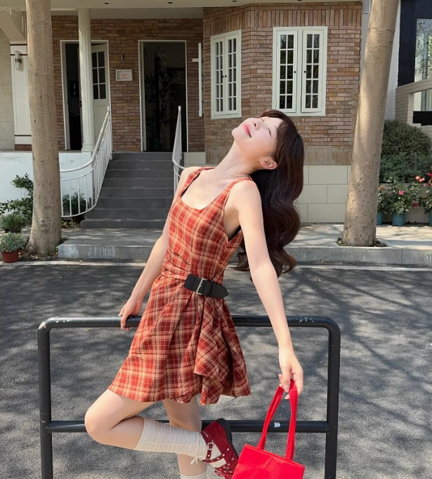 Retro plaid niche design temperament waist slimming suspender dress sweet short skirt R1552