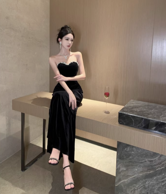 Sexy tube top dress with velvet beading, slim fit, waist-hugging black dress R1513