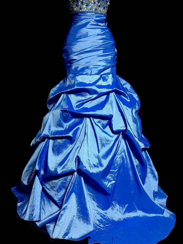 Blue strapless fitted waist slim-fitting ball gown with a full skirt R6645