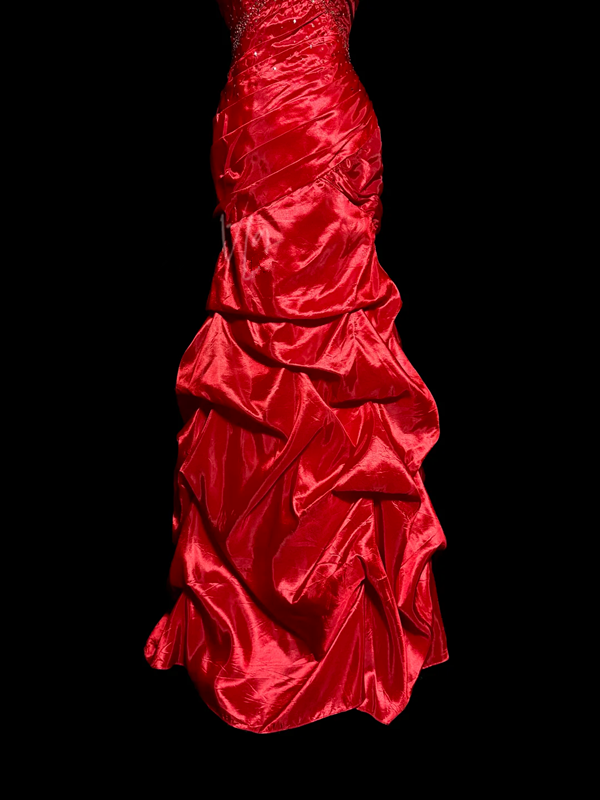 Red strapless fitted waist slim-fitting ball gown with a full skirt R6685