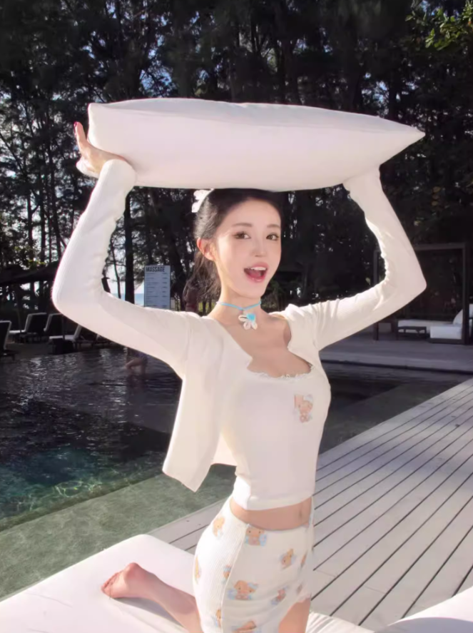 Sweet hot girl suspenders long-sleeved cardigan 2025 pure desire style printed hip skirt suit R1365