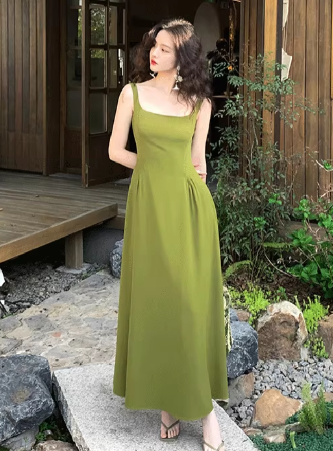 Retro red suspender dress with elegant waist and square neck, gentle A-line long skirt R1431