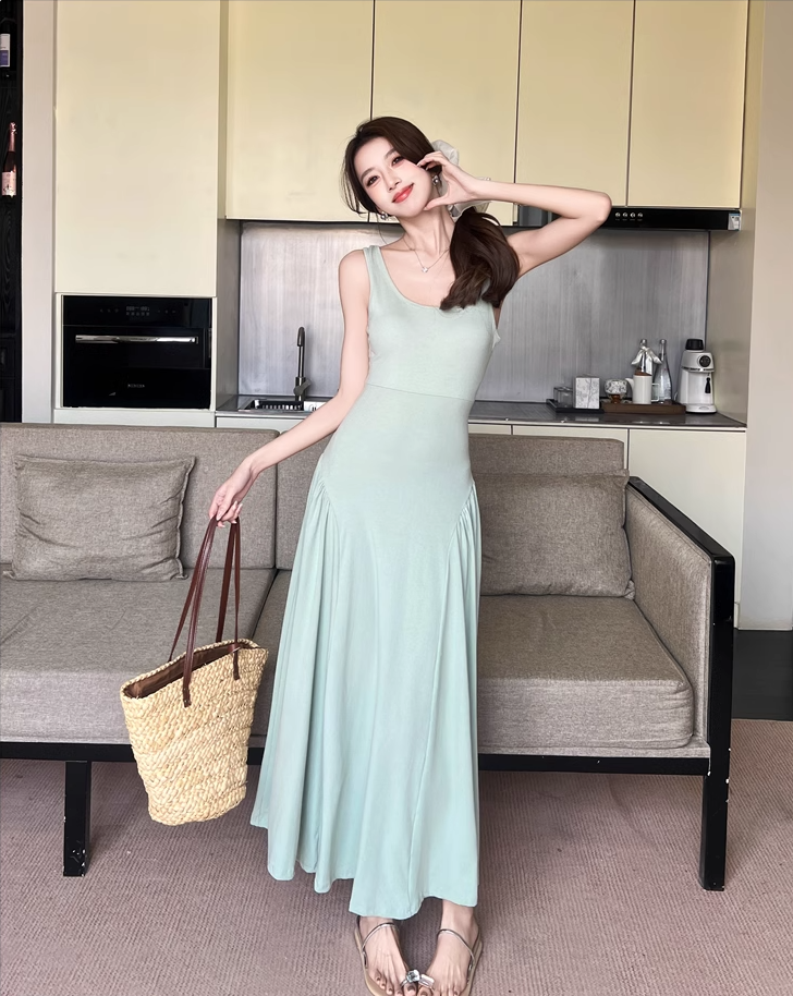 Temperament I-shaped vest dress design niche waist-revealing long skirt R0663