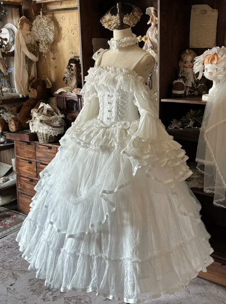 Gothic White Ball Gown Spaghetti Straps Applique Corset Maxi Birthday Dress Quinceanera Dress RS591
