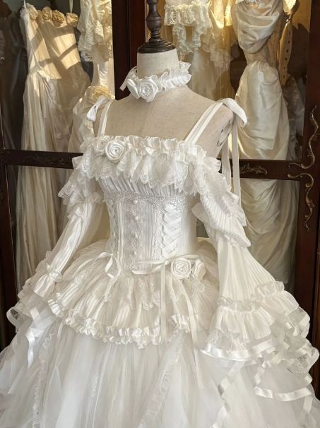 Gothic White Ball Gown Spaghetti Straps Applique Corset Maxi Birthday Dress Quinceanera Dress RS591
