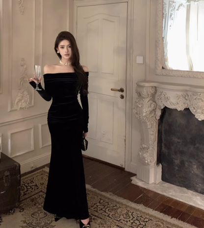Sexy one-shoulder velvet long-sleeved dress black pleated high-end hip-hugging dress R1536