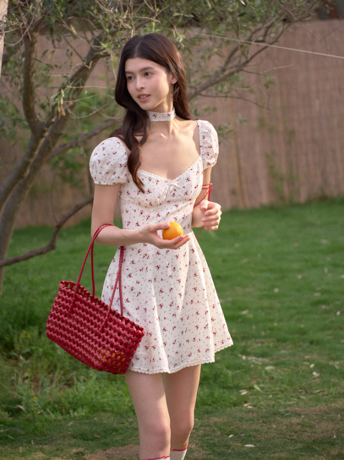 Small fresh and age-reducing floral waist dress summer playful French puff sleeve short skirt R3339