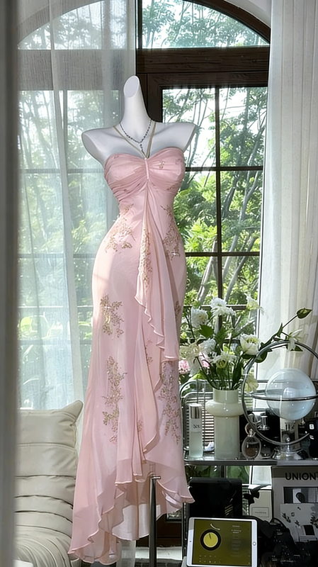 Light green halter neck straps, fitted waist, elegant ball gown R6527