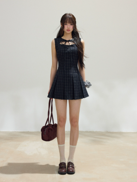 Plaid Sleeveless Mini Dress, Preppy Style With Cutout Neck And Pleated Skirt R9376