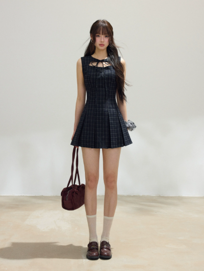 Plaid Sleeveless Mini Dress, Preppy Style With Cutout Neck And Pleated Skirt R9376