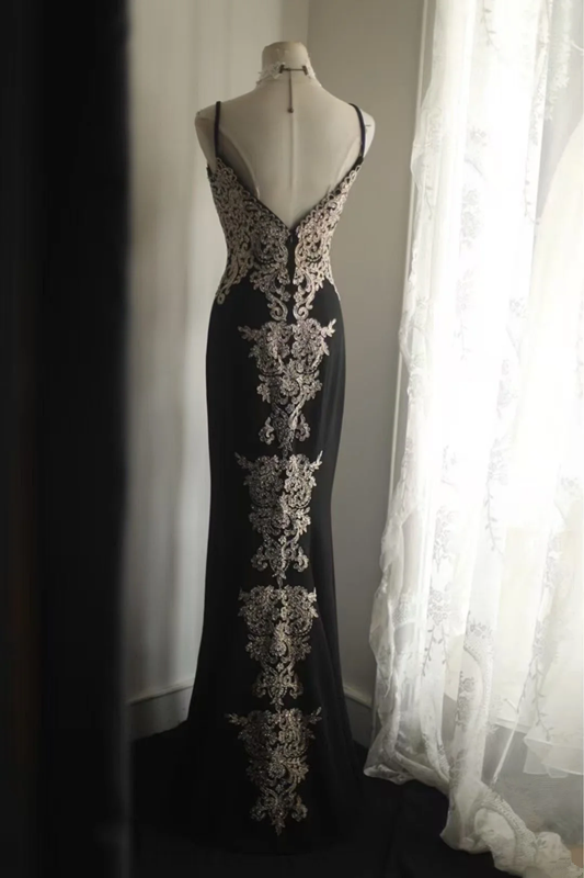 Black halter-neck, gold Huawei wool, fitted waist, long ball gown R6808