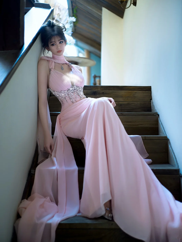 Pink Halter Neck Waist-Cinched Elegant Floor-Length Prom Dress R7088