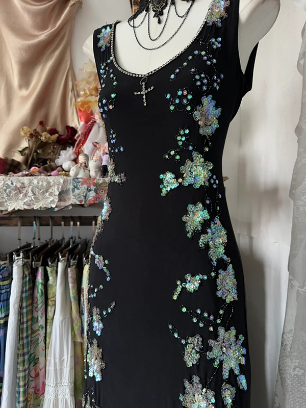 Black tank top with sequined design, perfect for a prom dress R6369